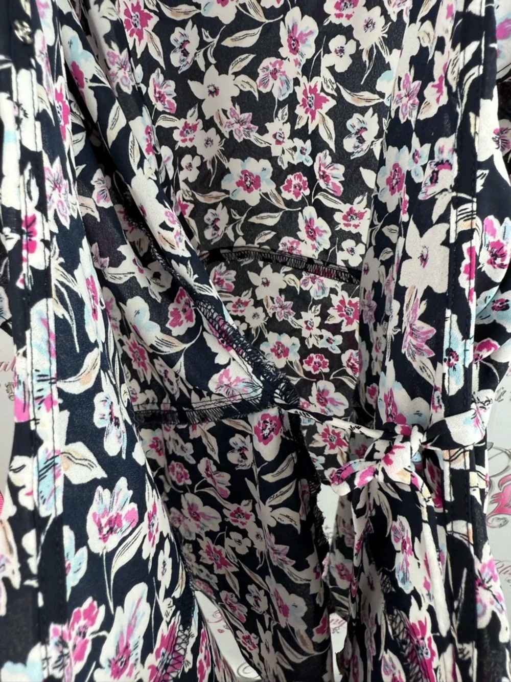 Banana Republic Short-Sleeve Cardigan with Pink and White Flowers Floral tie up - Picture 5 of 9
